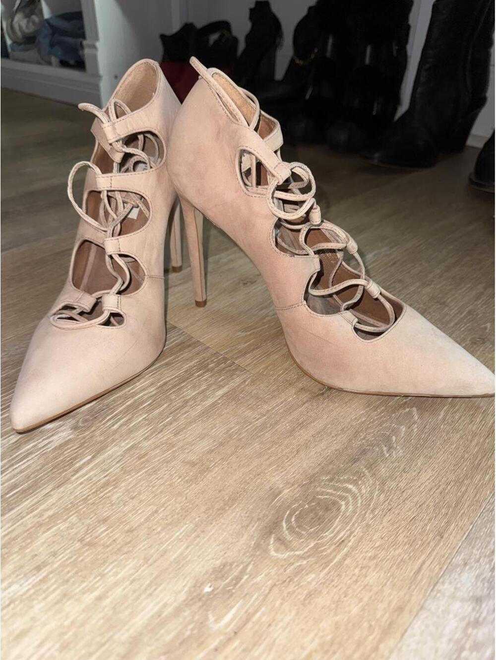 Steve Madden Keenton Lace-Up Pumps